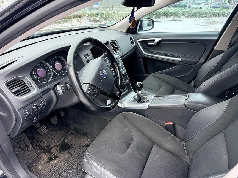 Gebraucht Volvo V60 Kinetic 163 PS (119 kW) 2011 Schwarz Kombi