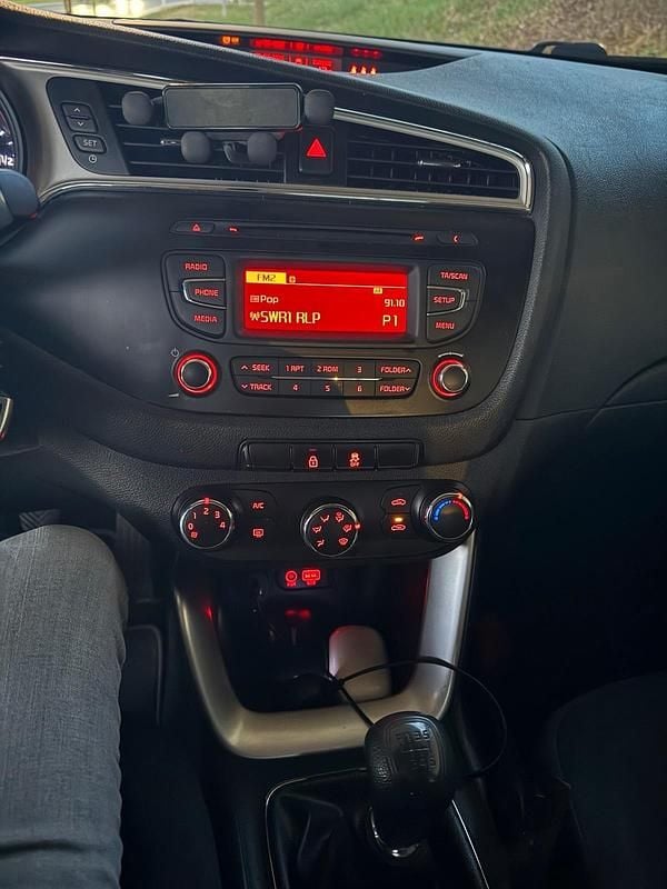 Gebraucht Kia Ceed 101 PS (74 kW) 2016 Weiß Kleinwagen