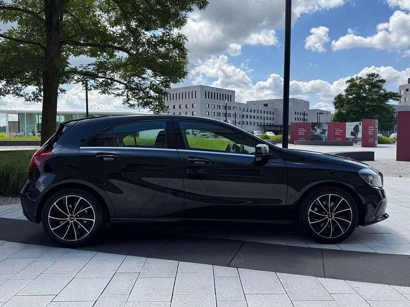 Schwarz Gebraucht 2015 Mercedes A180 Limousine | 10.800 € (Guter Preis) - Bild 1/4