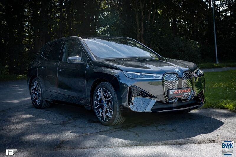 Grau Gebraucht 2022 BMW iX M Sport SUV | 57.990 € - Bild 1/4