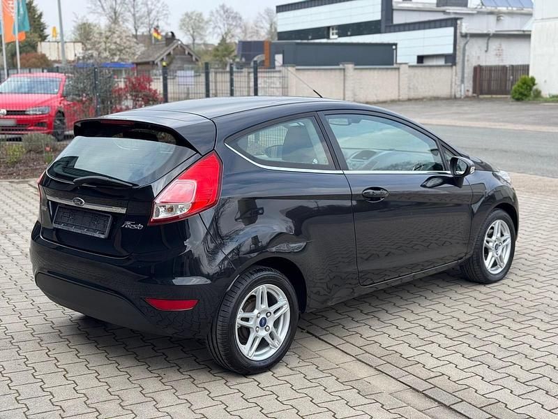 Gebraucht Ford Fiesta 75 PS (55 kW) 2013 Schwarz Kleinwagen