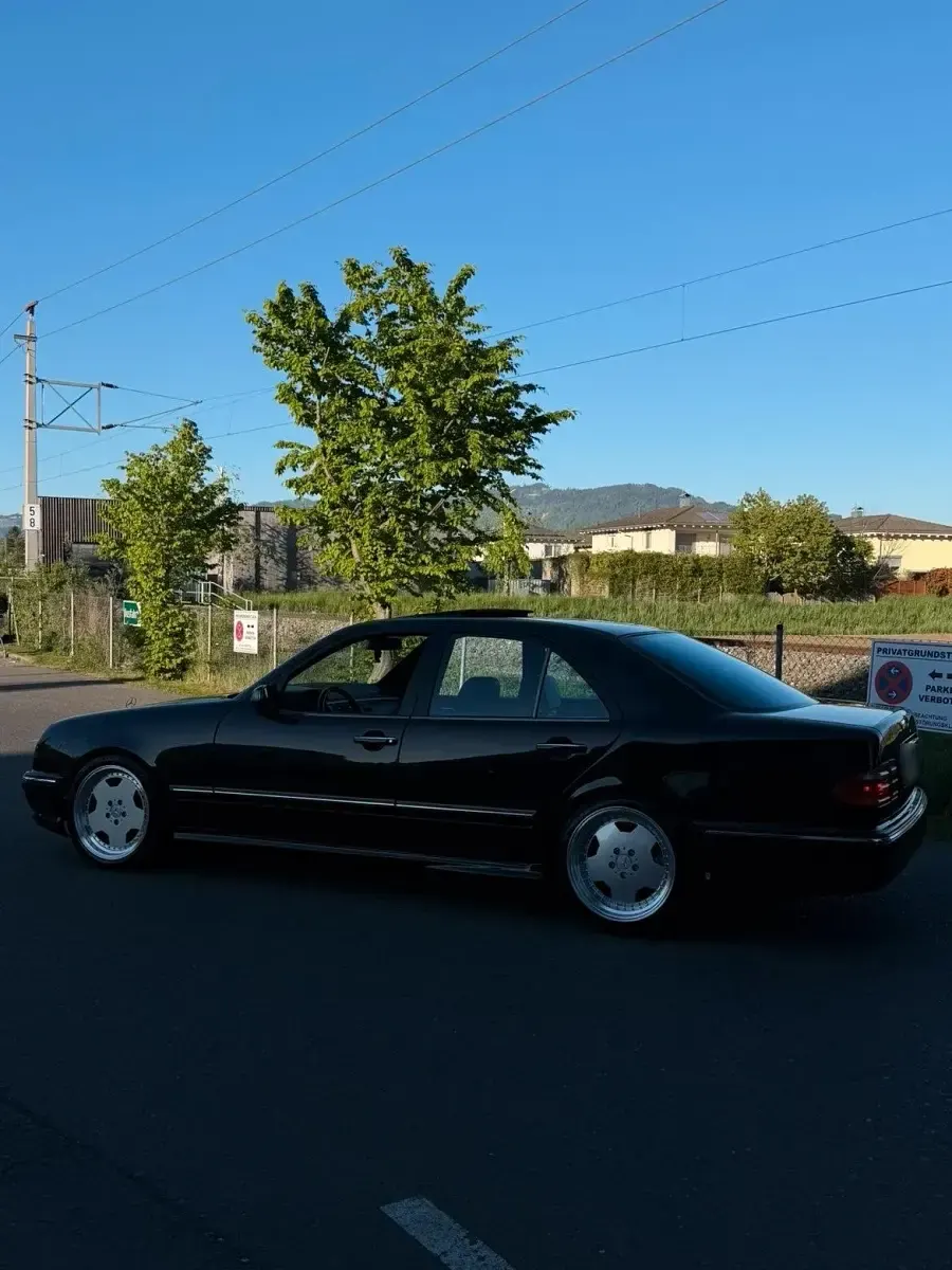 Gebraucht Mercedes E320 AMG 197 PS (144 kW) 2001 Schwarz Limousine