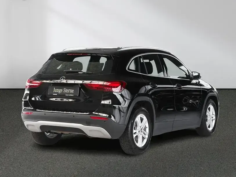 Gebraucht Mercedes GLA200 163 PS (119 kW) 2024 Unilack nachtschwarz SUV