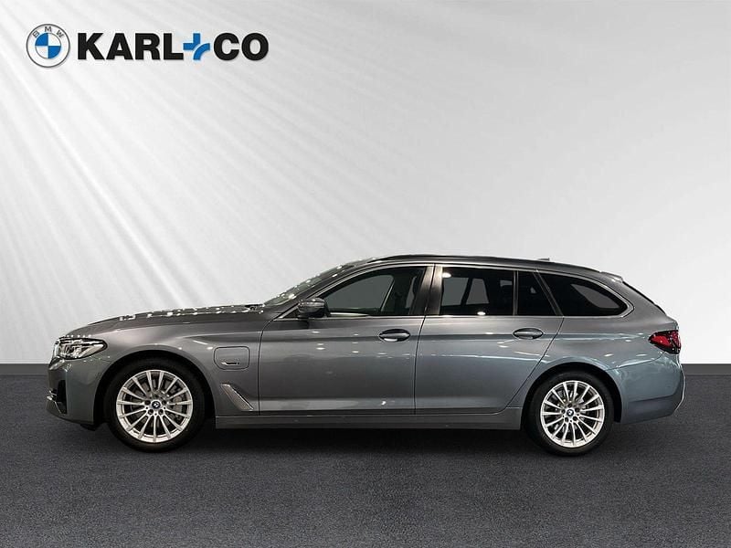 Gebraucht BMW 530e Sport Line 292 PS (214 kW) 2022 Blau Kombi