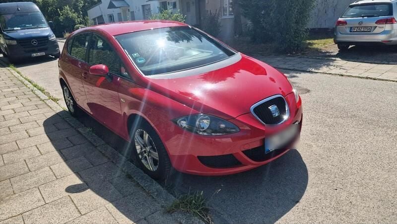 Rot Gebraucht 2007 Seat Leon Comfort Limousine | 3.500 € (Etwas zu teuer) - Bild 1/4