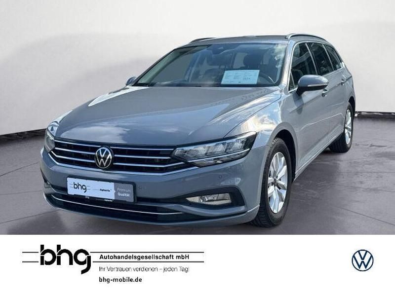 Mondsteingrau Gebraucht 2024 VW Passat Business Kombi | 27.430 € (Fairer Preis) - Bild 1/4