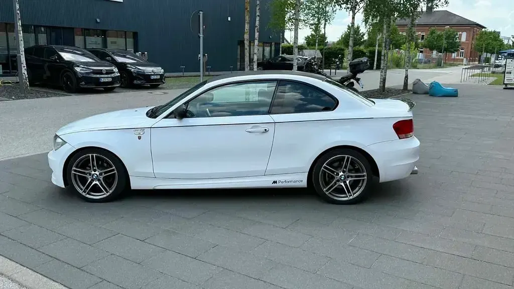 Gebraucht BMW 120 M Performance 200 PS (147 kW) 2012 Weiß Kleinwagen