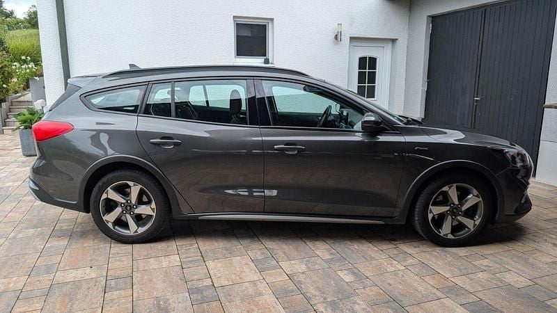 Grau Gebraucht 2019 Ford Focus Active Kombi | 11.500 € (Superpreis) - Bild 1/4