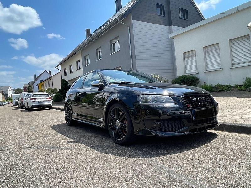 Schwarz Gebraucht 2006 Audi S3 Design Limousine | 9.900 € (Fairer Preis) - Bild 1/4