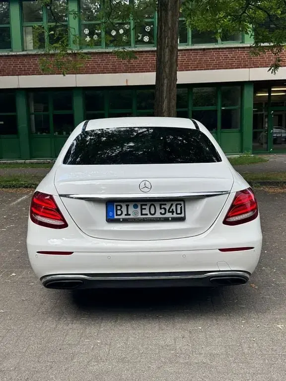 Gebraucht Mercedes E200 Avantgarde 184 PS (135 kW) 2018 Weiß Limousine
