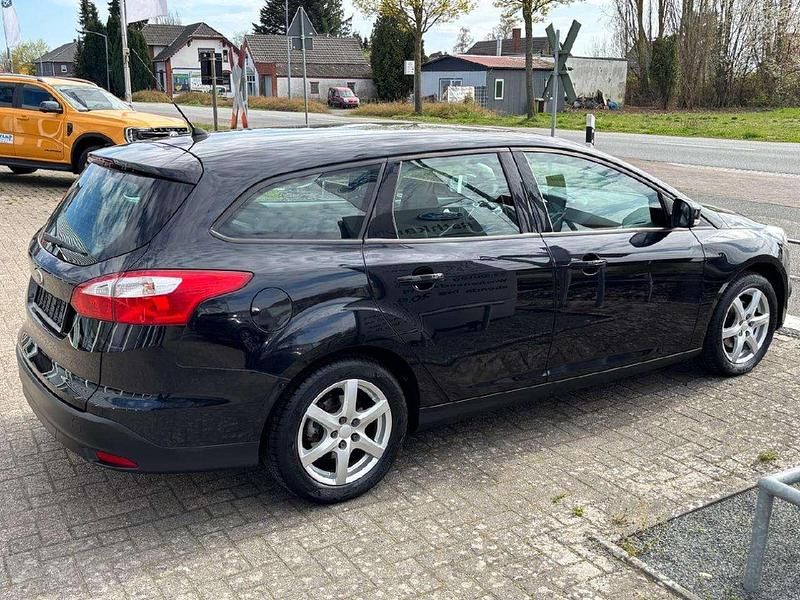 Gebraucht Ford Focus Trend 125 PS (91 kW) 2013 Pantherschwarz Kombi