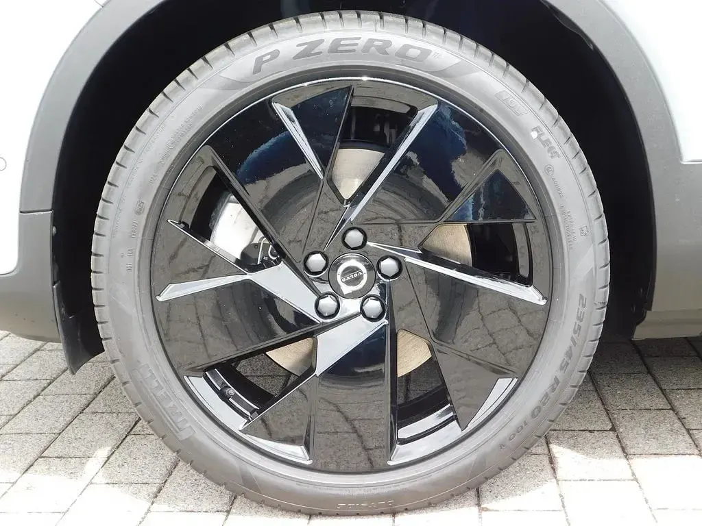 Gebraucht Volvo EX40 Plus 185 kW (252 PS) 2026 Grau SUV