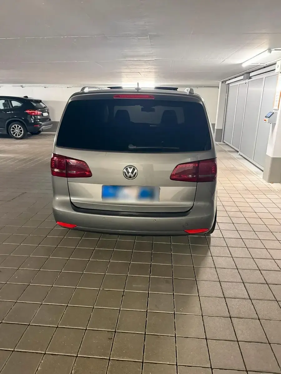 Gebraucht VW Touran Highline 140 PS (102 kW) 2011 Grau Van / Kleinbus