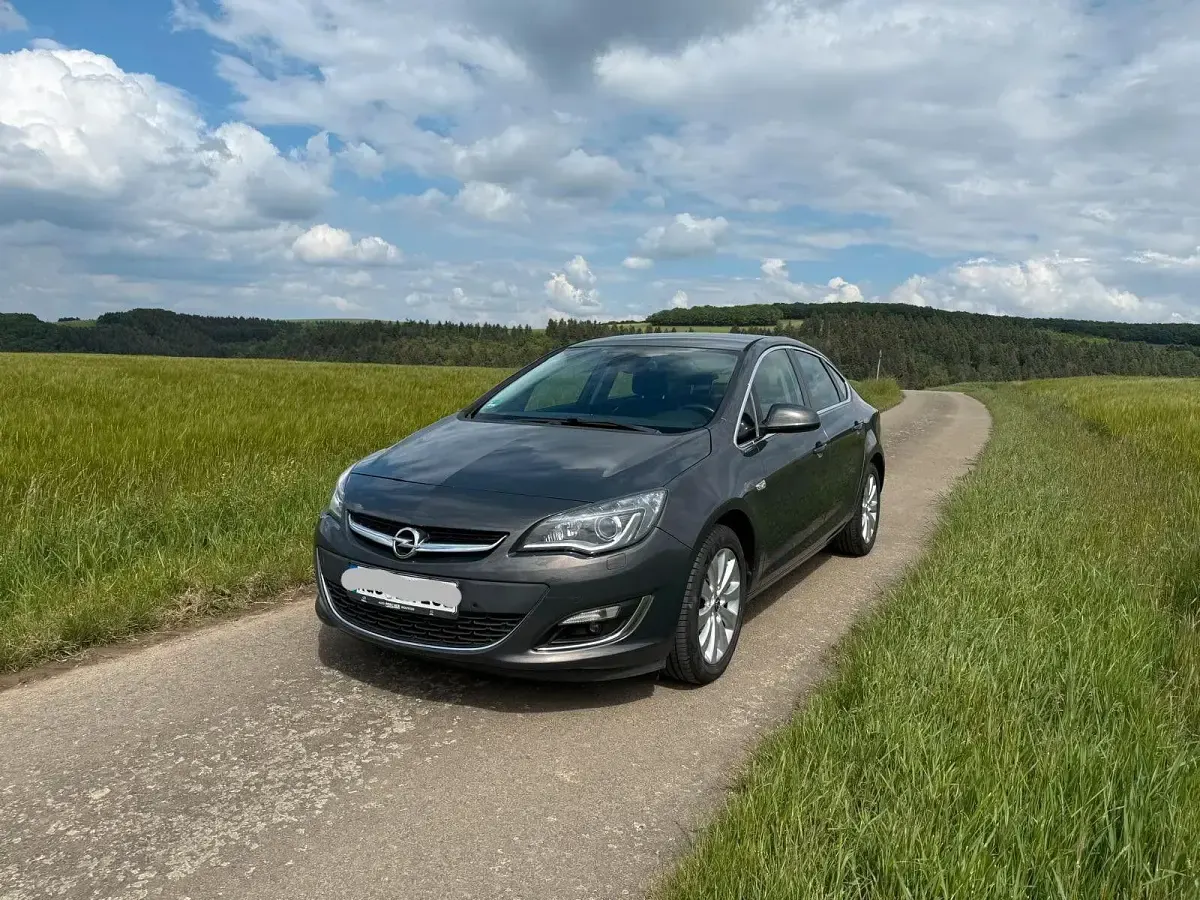 Gebraucht Opel Astra 170 PS (125 kW) 2014 Grau Coupé