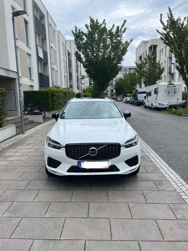 Weiß Gebraucht 2021 Volvo XC60 R-Design SUV | 39.950 € (Teuer) - Bild 1/4