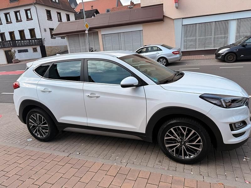 Gebraucht Hyundai Tucson 184 PS (135 kW) 2020 Weiß SUV
