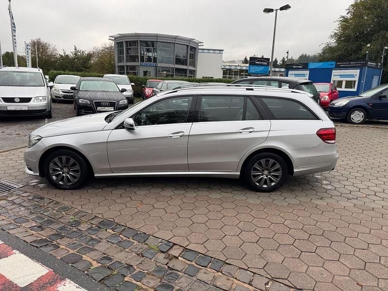 Silber Gebraucht 2015 Mercedes E220 Kombi | 11.990 € (Fairer Preis) - Bild 1/4