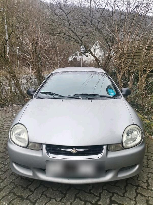 Usado Chrysler Neon 133 HP (97 kW) 2000 Cinzento Sedan