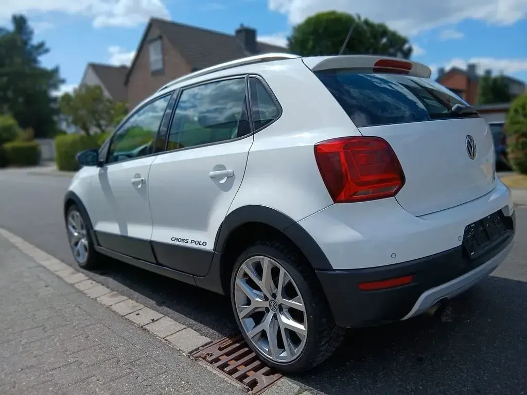 Gebraucht VW Polo Cross Highline 90 PS (66 kW) 2015 Weiß Kleinwagen