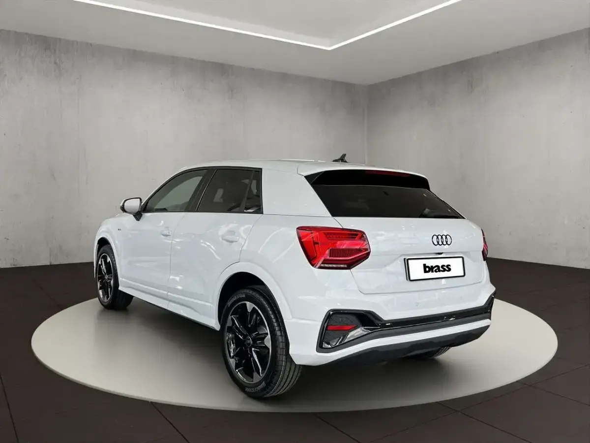 Neu Audi Q2 S-Line 150 PS (110 kW) 2026 Gletscherweiß metallic SUV