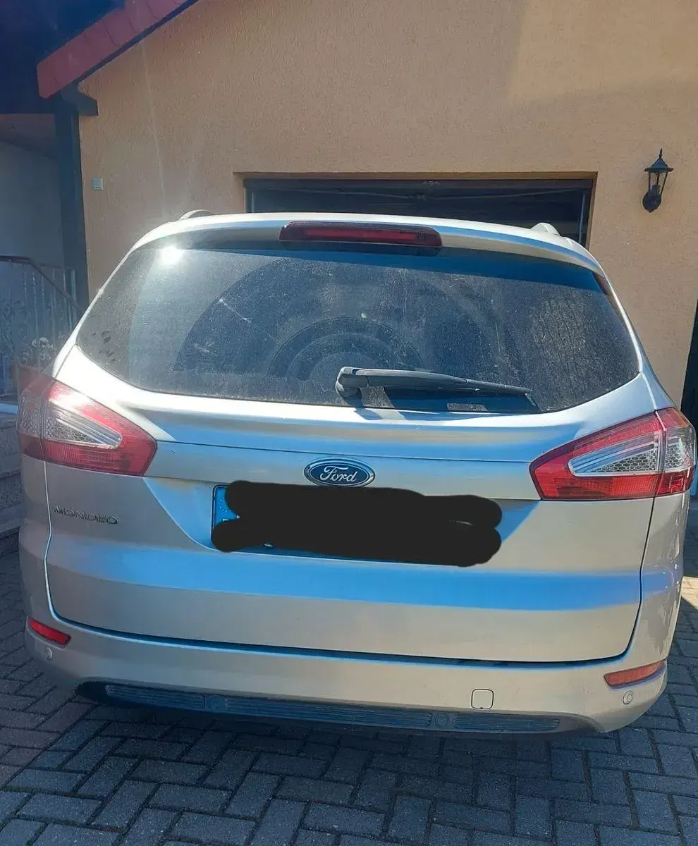 Usado Ford Mondeo S 140 CV (102 kW) 2012 Plateado Familiar