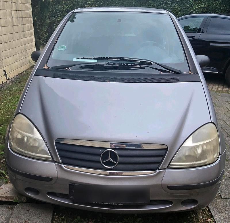 Grau Gebraucht 2000 Mercedes 200 Kleinwagen | 800 € - Bild 1/4