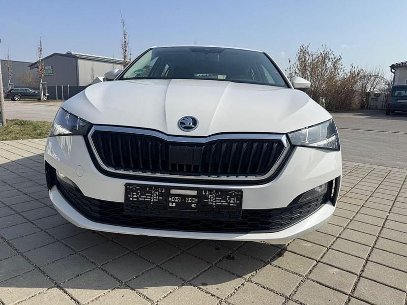 Gebraucht Skoda Scala Cool Plus 95 PS (69 kW) 2020 Weiß Kleinwagen