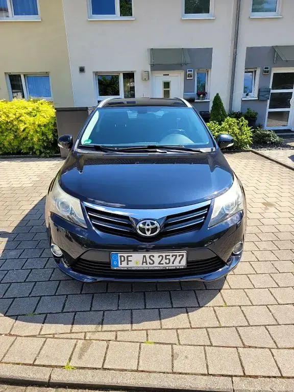 Gebraucht Toyota Avensis 124 PS (91 kW) 2013 Blau Kombi