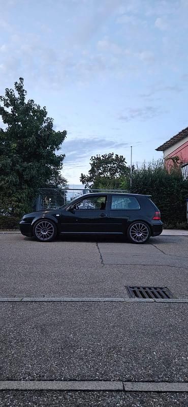 Schwarz Gebraucht 2000 VW Golf IV GTI Kleinwagen | 2.800 € - Bild 1/4
