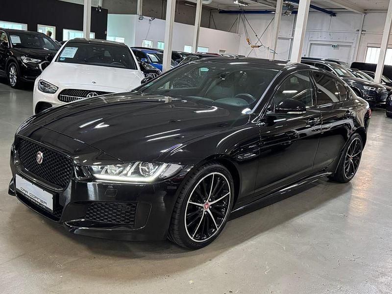 Schwarz Gebraucht 2019 Jaguar XE R-Sport Limousine | 21.890 € (Etwas zu teuer) - Bild 1/4