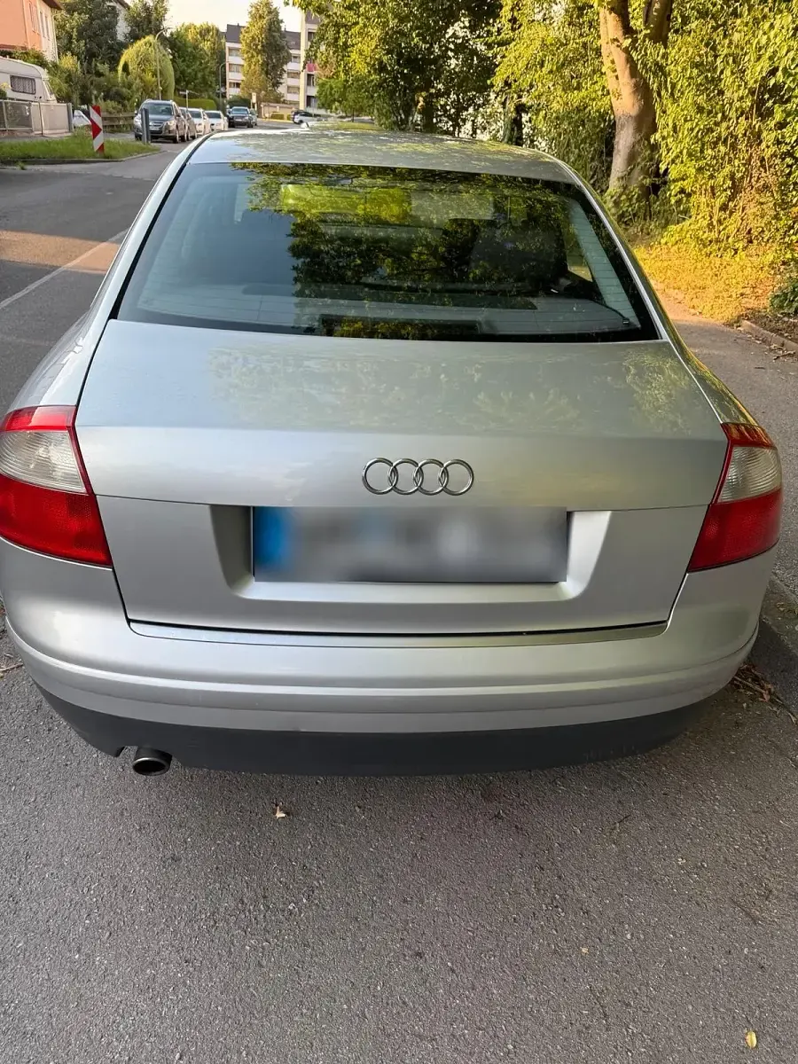 Gebraucht Audi A4 131 PS (96 kW) 2001 Silber Limousine