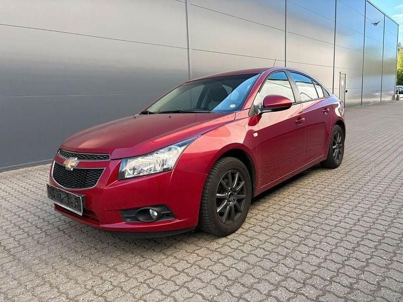 Rot Gebraucht 2012 Chevrolet Cruze Limousine | 2.990 € (Superpreis) - Bild 1/4