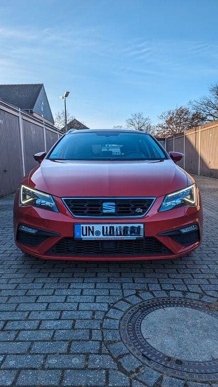Rot Gebraucht 2017 Seat Leon ST Reference Kombi | 8.500 € (Fairer Preis) - Bild 1/4