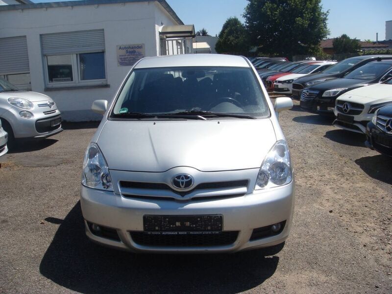 Silber Gebraucht 2006 Toyota Corolla Verso Executive Van / Kleinbus | 2.800 € (Fairer Preis) - Bild 1/2