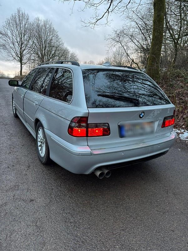 Gebraucht BMW 530 231 PS (169 kW) 2001 Silber Kombi