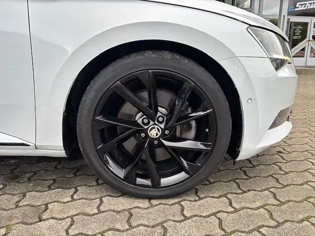 Gebraucht Skoda Superb SportLine 280 PS (205 kW) 2017 Moonweiss metallic Kombi