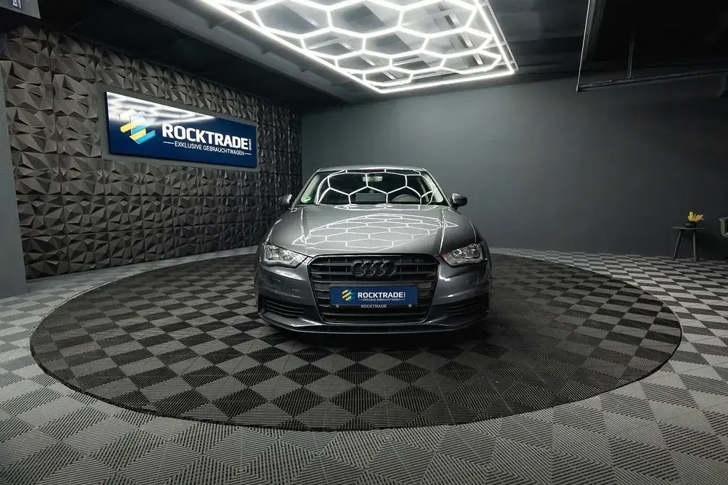 Gebraucht Audi A3 Sport 150 PS (110 kW) 2015 Daytonagrau Limousine
