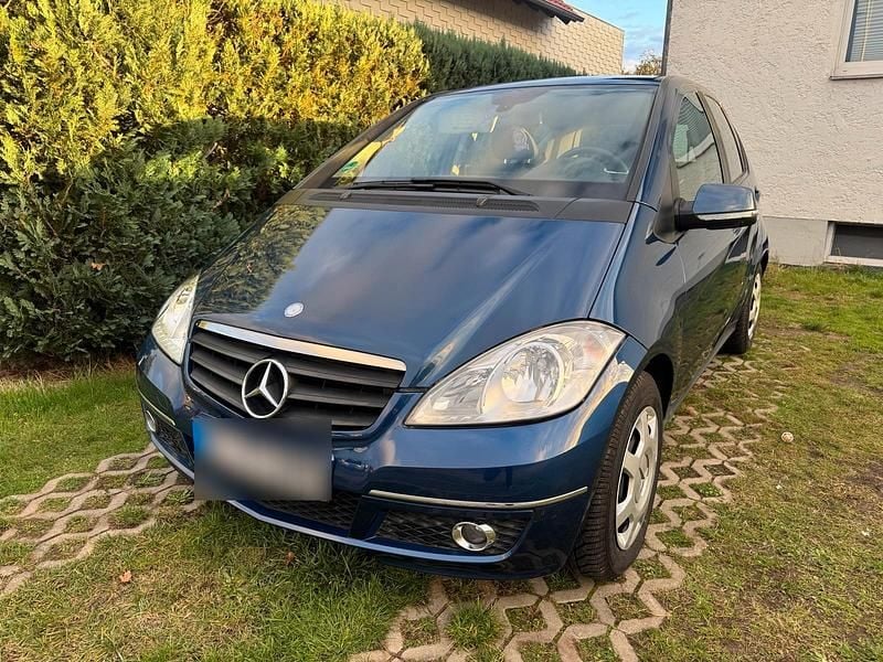 Blau Gebraucht 2009 Mercedes A180 Kleinwagen | 1.600 € (Fairer Preis) - Bild 1/4