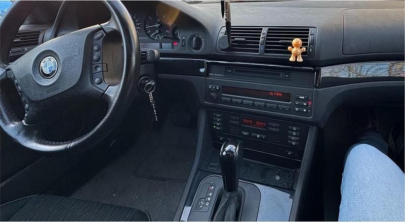 Gebraucht BMW 525 163 PS (119 kW) 2003 Silber Limousine