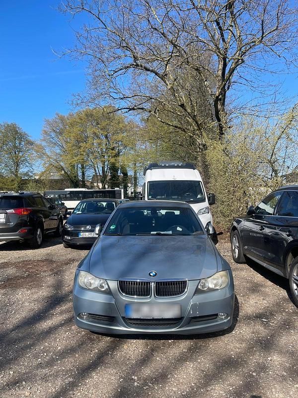 Gebraucht BMW 318 143 PS (105 kW) 2007 Blau Limousine