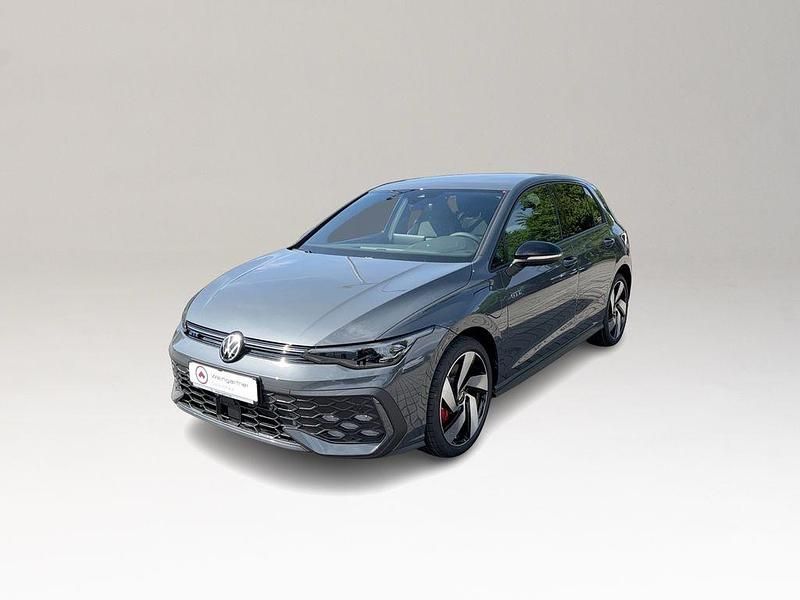 Neu VW Golf VIII GTE 177 PS (130 kW) 2026 Grau Limousine