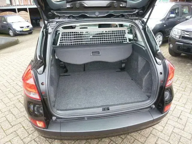 Gebraucht Renault Clio GrandTour Dynamique 101 PS (74 kW) 2010 Schwarz Kombi