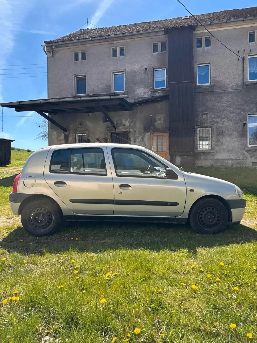Gebraucht Renault Clio 75 PS (55 kW) 1998 Grau Kleinwagen