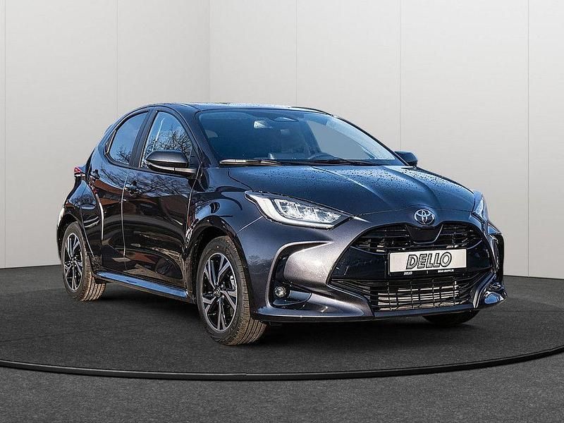 Grau Neu 2026 Toyota Yaris Hybrid Limousine | 24.990 € (Fairer Preis) - Bild 1/4