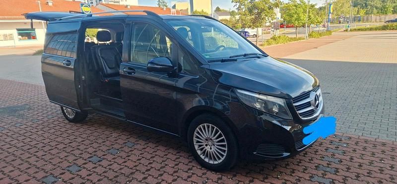 Schwarz Gebraucht 2016 Mercedes V220 Van / Kleinbus | 29.500 € (Guter Preis) - Bild 1/4
