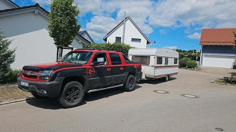 Rot Gebraucht 2024 Chevrolet Avalanche SUV | 7.200 € - Bild 1/4
