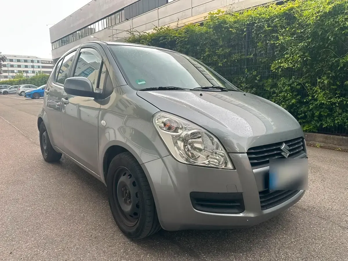 Gebraucht Suzuki Splash 65 PS (47 kW) 2010 Grau Kleinwagen