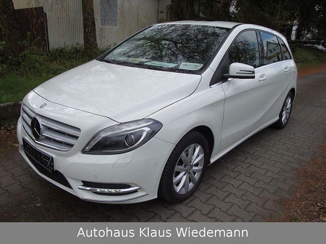 Gebraucht Mercedes B180 122 PS (89 kW) 2014 Weiß Van / Kleinbus