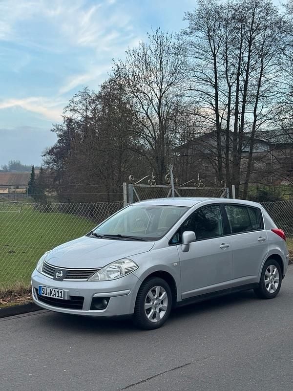 Gebraucht Nissan Tiida 110 PS (80 kW) 2009 Silber Kleinwagen