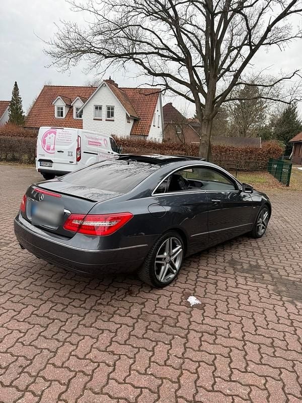 Gebraucht Mercedes E250 Avantgarde 204 PS (150 kW) 2009 Grau Coupé
